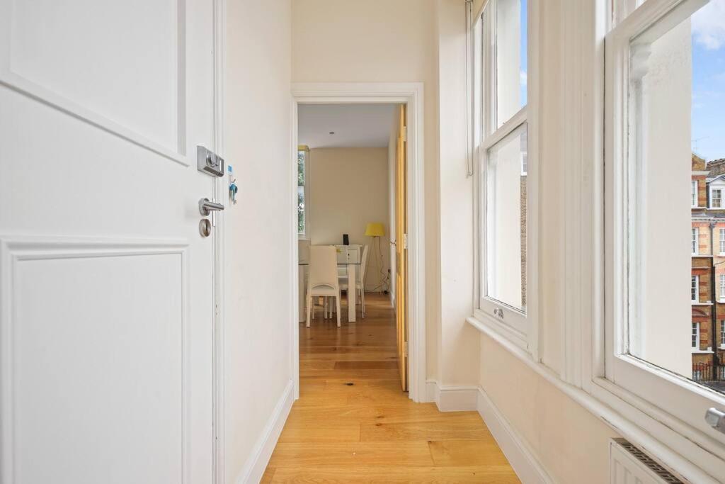 Stylish 1-bed Flat In Prime Kensington Location Londra