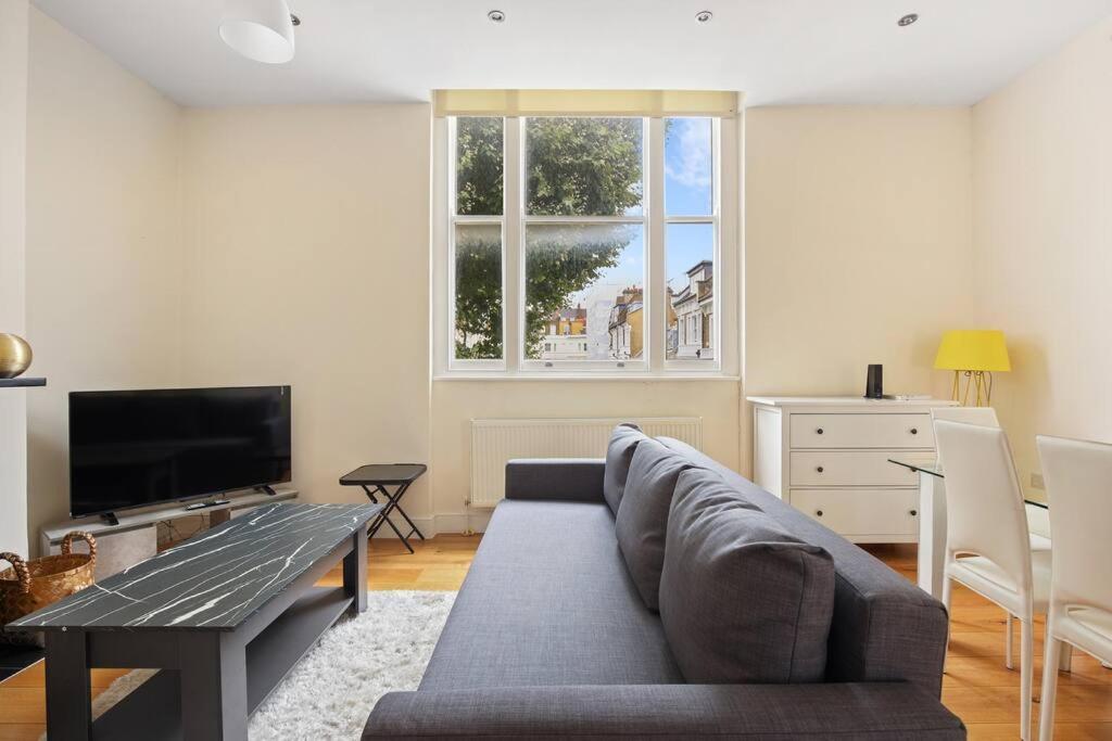 Stylish 1-bed Flat In Prime Kensington Location Appartamento