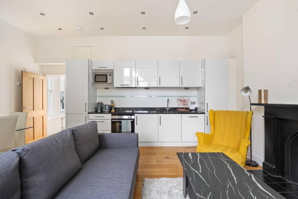 Stylish 1-bed Flat In Prime Kensington Location * Londra